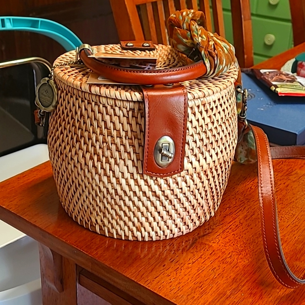 New  barrel shaped wicker purse,two handlle  Patricia nash